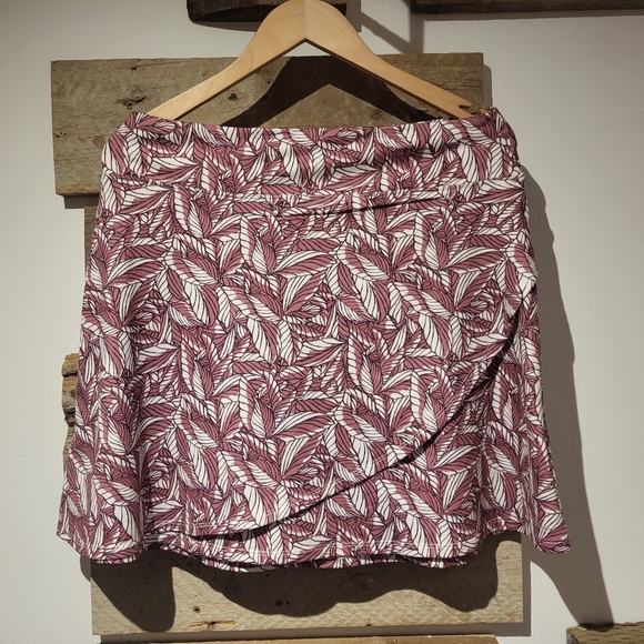 Eddie Bauer Dresses & Skirts - Eddie Baeur Leaf Print Skirt in Pink and White